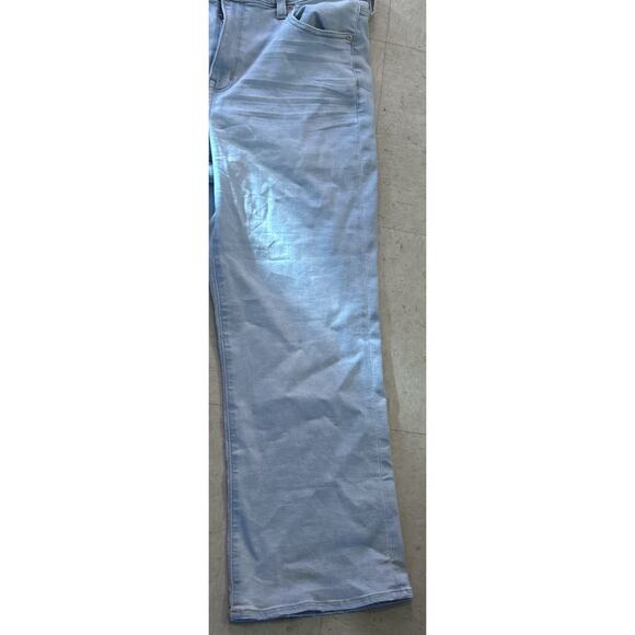 NWT American Eagle Kick Boot Crop Next Level Stretch Women’s 16 $60 Light Wash - Picture 3 of 9